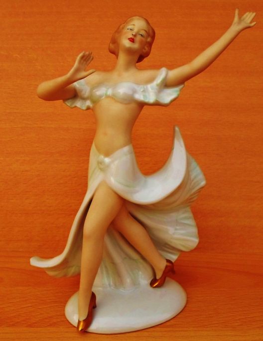 porcelana alemana Wallendorf bailarina art deco 1925