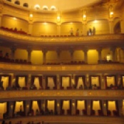 Bellas molduras en pan de oro en los balcones de palcos y galerÃ­as - Teatro Municipal de Lima