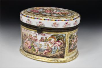 capodimonte cofre siglo XIX decorado querubines y personajes