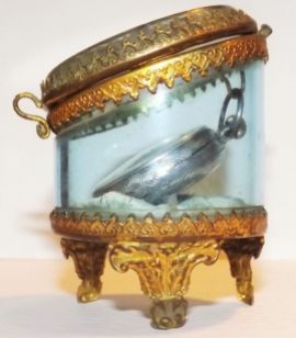 Reloj de bolsillo para dama y estuche de cristal y bronce. Este reloj victoriano es de plata 925. Francia 1890.